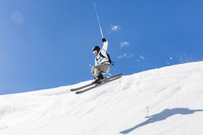 爱游戏下载-布鲁诺·费尔南德斯赛后谦逊发言登热搜，莱比锡爆冷AC米兰引发热议